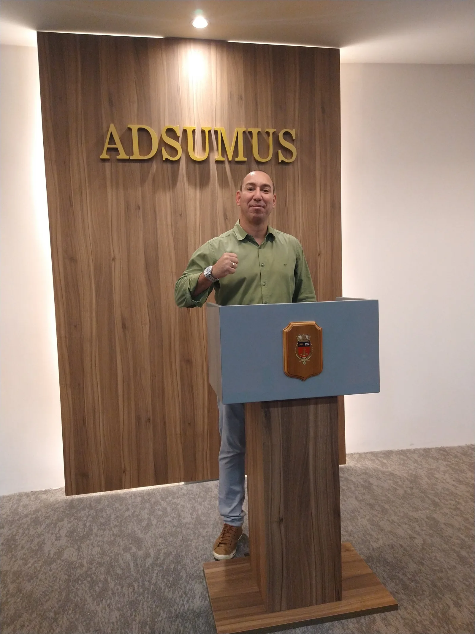 Flávio Soares ao púlpito durante palestra